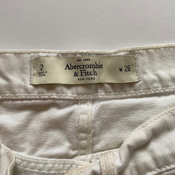 ABERCROMBIE AND FITCH WHITE CUTOFF JEAN SHORTS - Picture 4 of 4